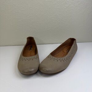 Softwalk Women’s Grey Nubuck Selma Round Toe Slip-on Ballet Flats Size 8.5